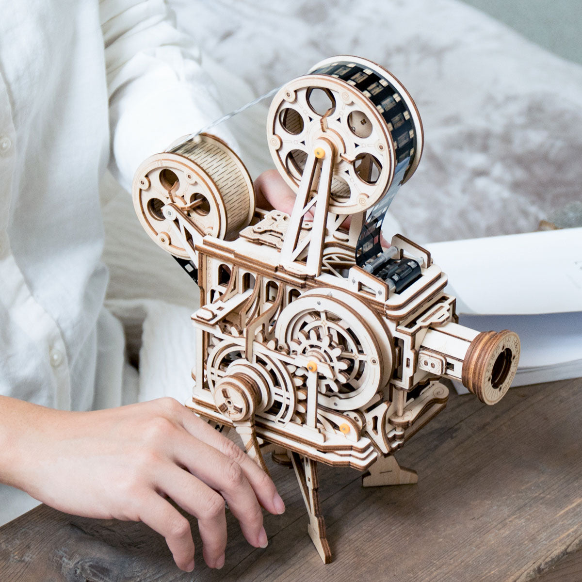 Vitascope | Film Projector-3D Puzzle-Robotime--