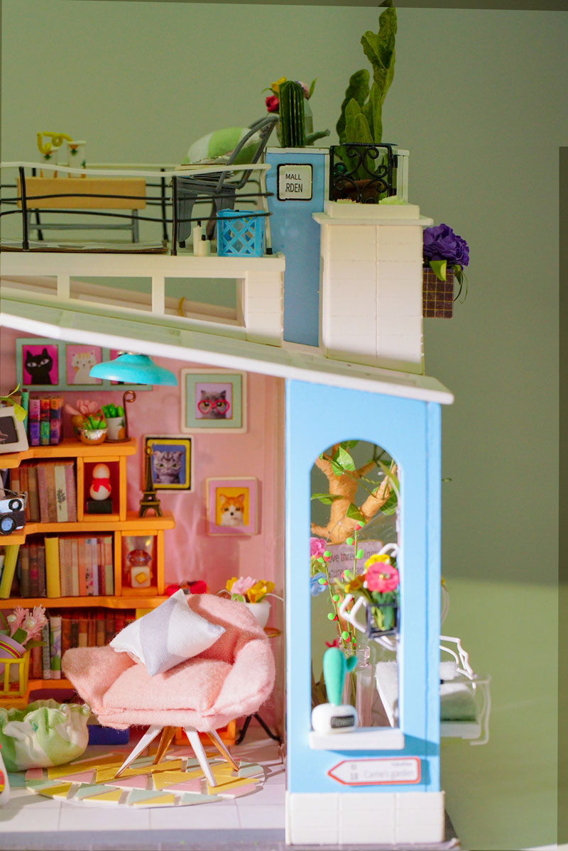 Dora's Loft Miniature House Robotime--